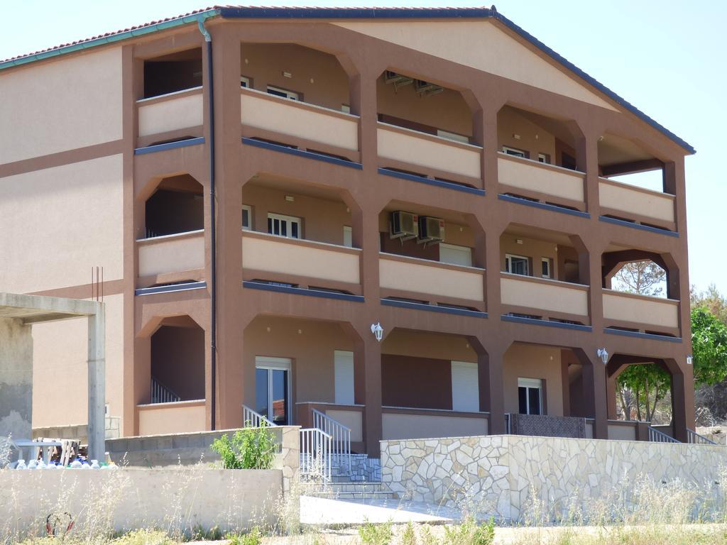 Apartments Glasnovic Вир Екстер'єр фото